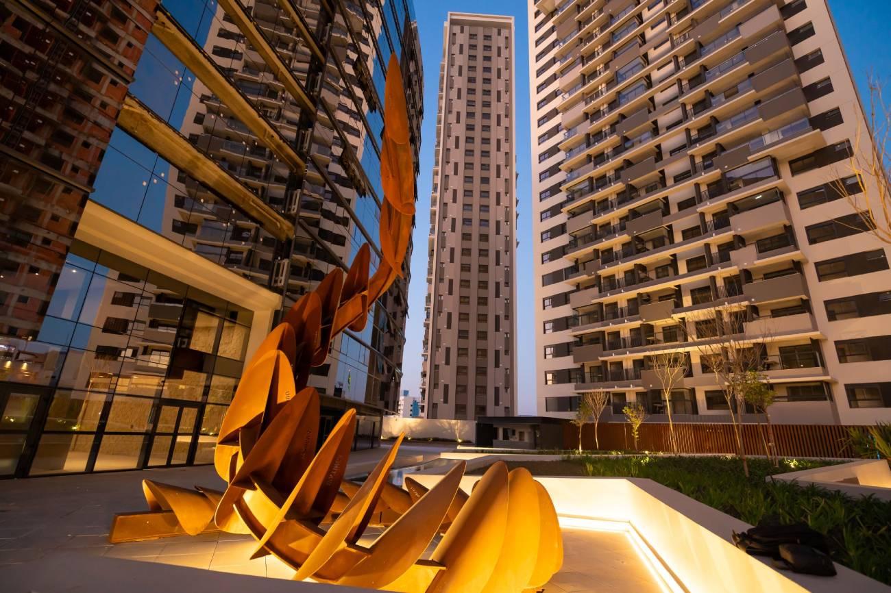 Sorocaba ganha obra de arte de mais de 7 toneladas, assinada pelo renomado arquiteto Guto Requena