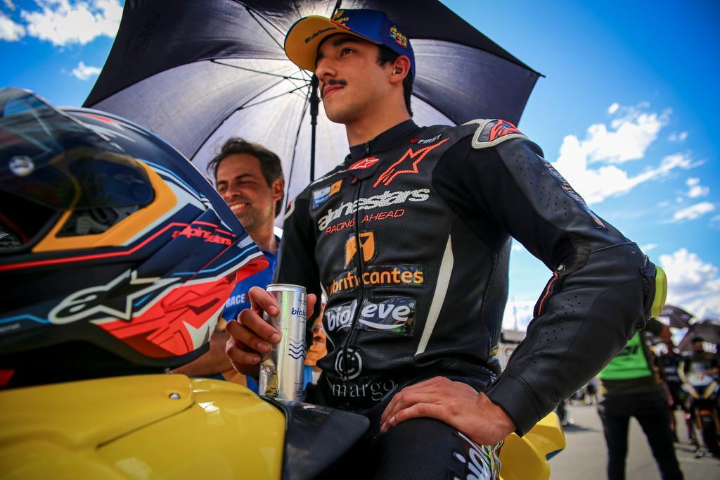 Theo Manna sobra no Circuito dos Cristais, conquista mais uma vitória e disputará o título do Moto1000GP