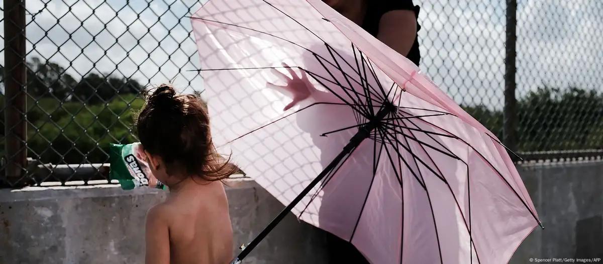 Trump quer pagar US$ 2,5 mil por criança imigrante deportada