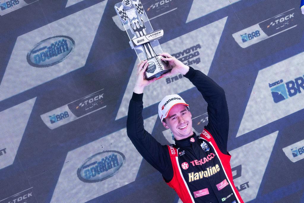 Arthur Leist conquista pódio na corrida sprint em Brasília e avança ao Top-3 do campeonato