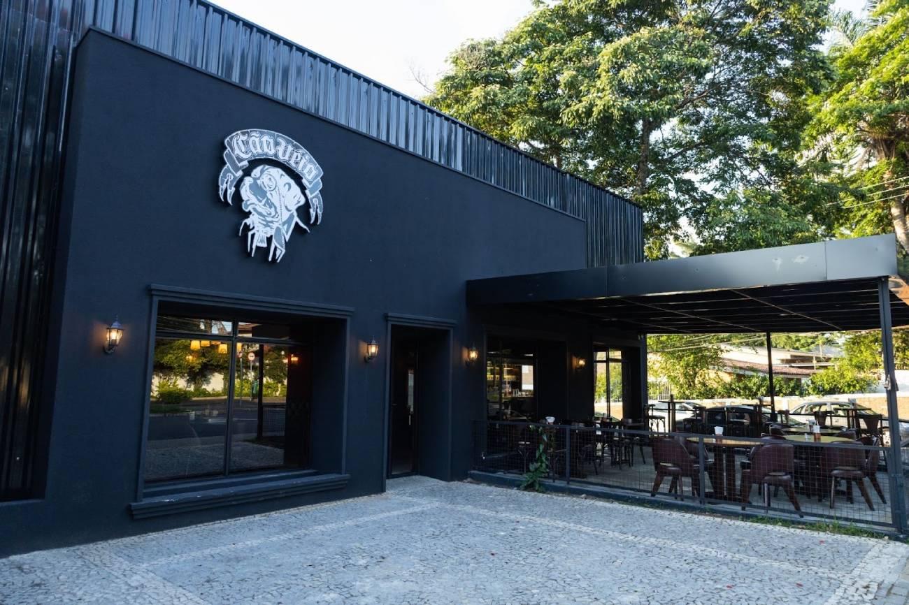 Cão Véio São José dos Campos celebra um ano com novidades no cardápio e promoções especiais