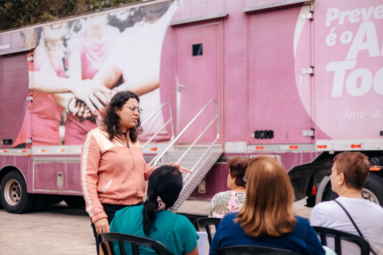 Carreta da saúde amplia atendimento para mamografia e papanicolau em São Bernardo