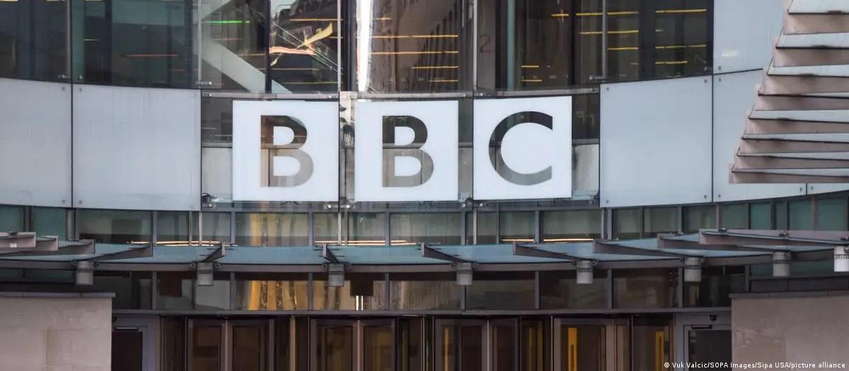 Chefes da BBC renunciam após polêmica envolvendo Trump