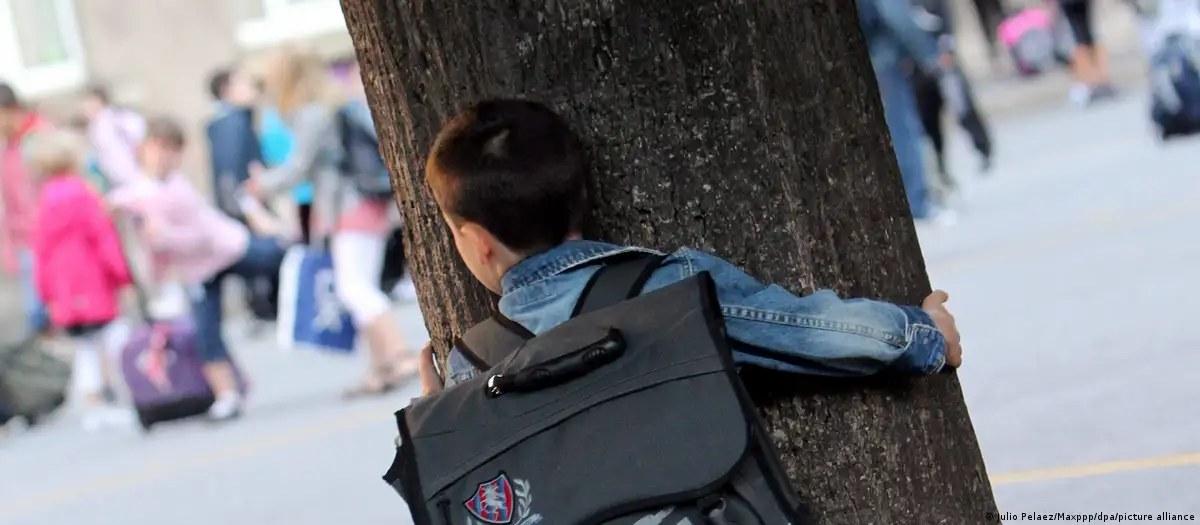 Criança brasileira tem dedos mutilados em escola de Portugal