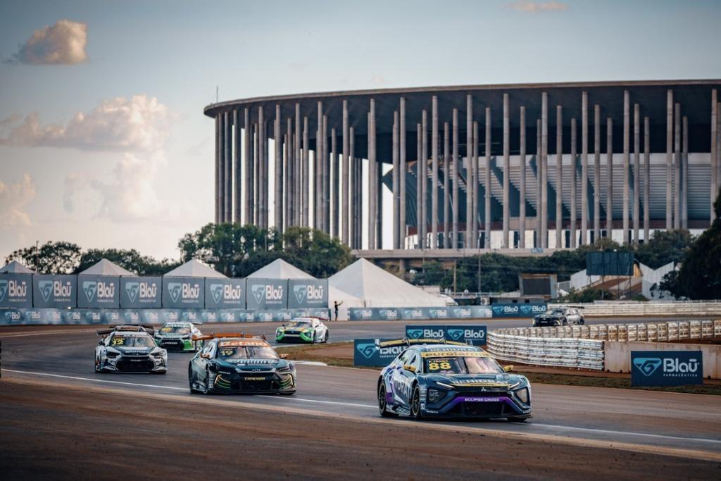 Felipe Fraga vence corrida sprint marcada por desclassificações em massa e amplia vantagem na briga pelo bicampeonato da Stock Car
