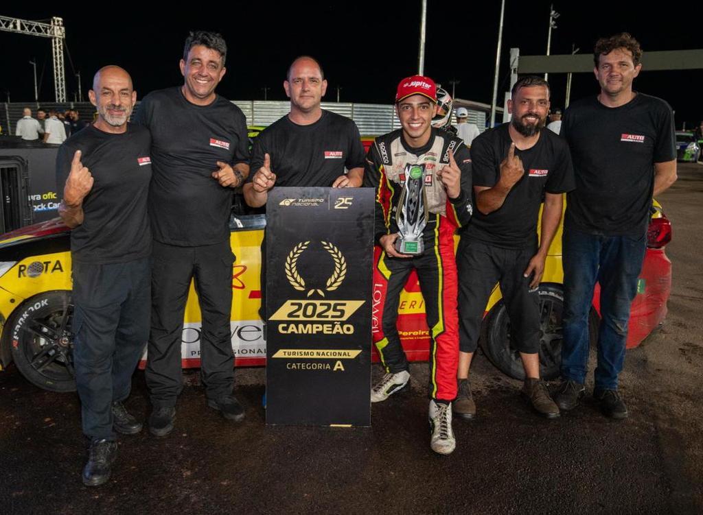 João Cardoso é campeão Sprint na Turismo Nacional