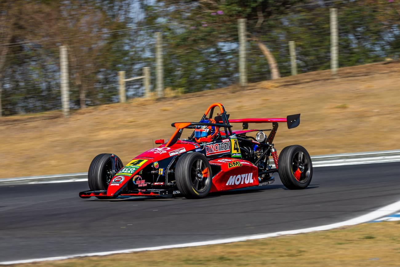 Marcel Fachini chega ao Velocitta com o tricampeonato da Fórmula 1600 ao alcance das mãos