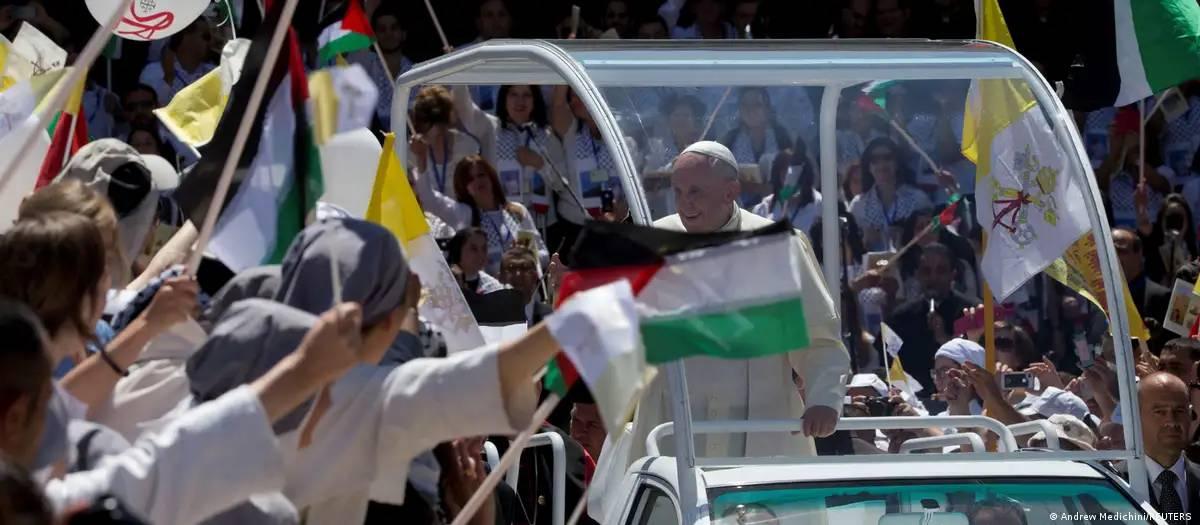Papamóvel de Francisco vira clínica para crianças de Gaza
