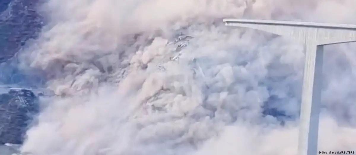 Ponte desaba parcialmente na China meses após inauguração