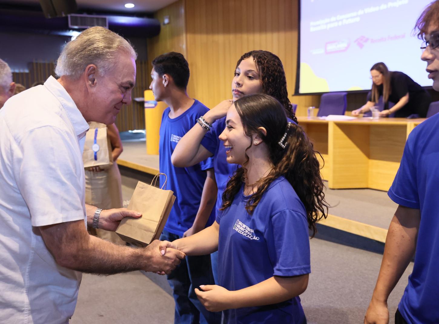 Prefeitura e Receita Federal premiam vencedores do ‘1º Concurso de Vídeo – Receita para o Futuro’