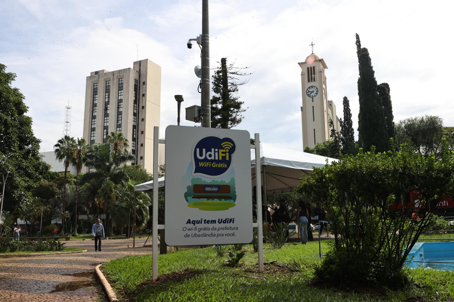 Prefeitura leva programa “UdiFi” a mais escolas e amplia acesso da população à internet