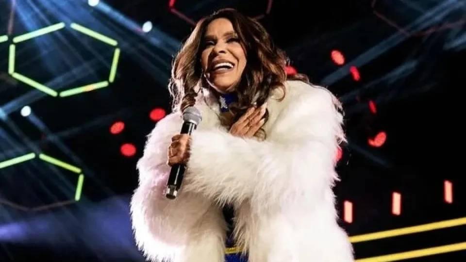 Silvânia Aquino anuncia saída da banda Calcinha Preta