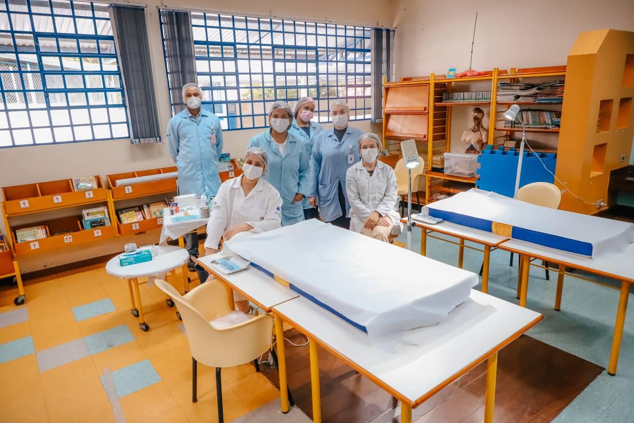 Estudantes de São Bernardo recebem restauração dentária nas Emebs