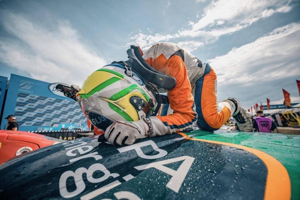 Felipe Barrichello Bartz triunfa na Stock Light 2025 e garante vaga na Stock Car Pro Series