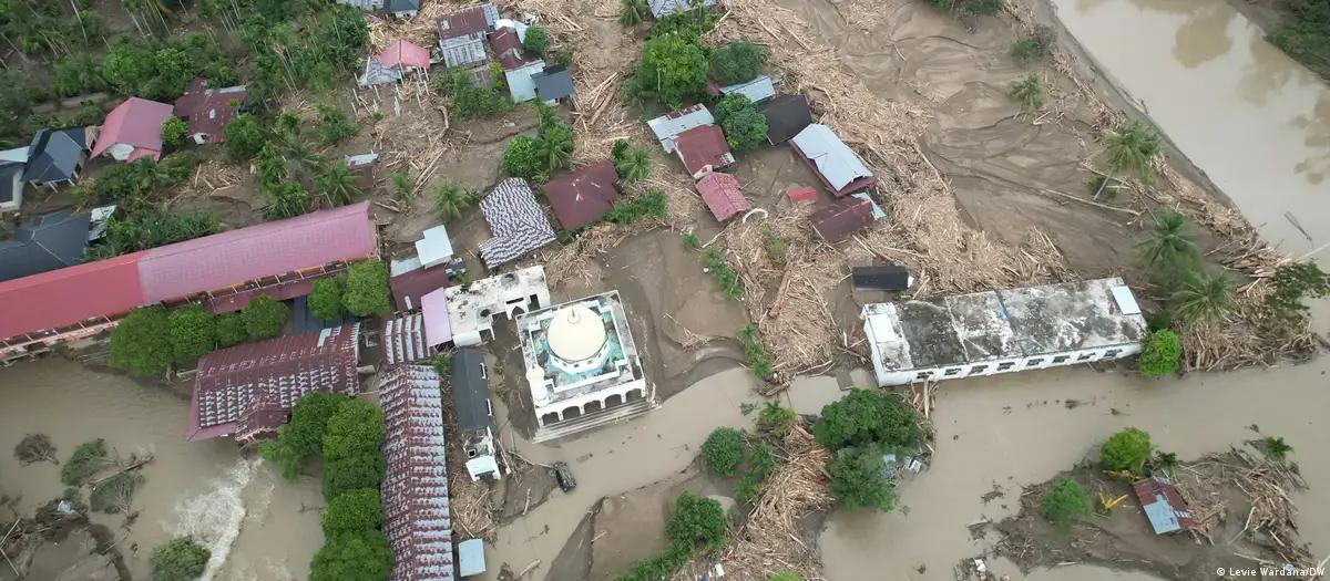 Indonésia registra mais de 900 mortes após tempestades