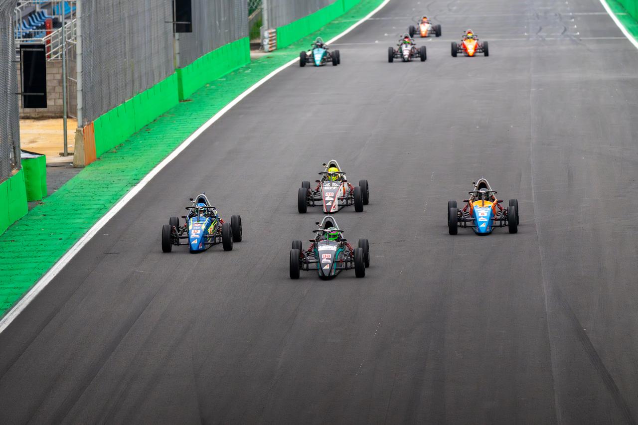 Interlagos encerra temporada da Fórmula Vee com finais emocionantes no Paulista