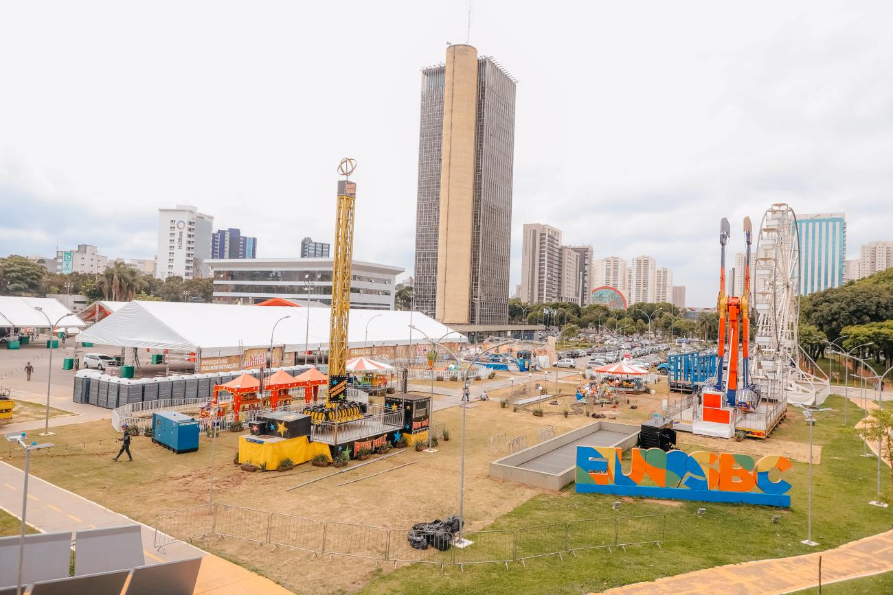 Natal Iluminado de São Bernardo estreia neste sábado com orquestra sinfônica e espetáculo de luzes