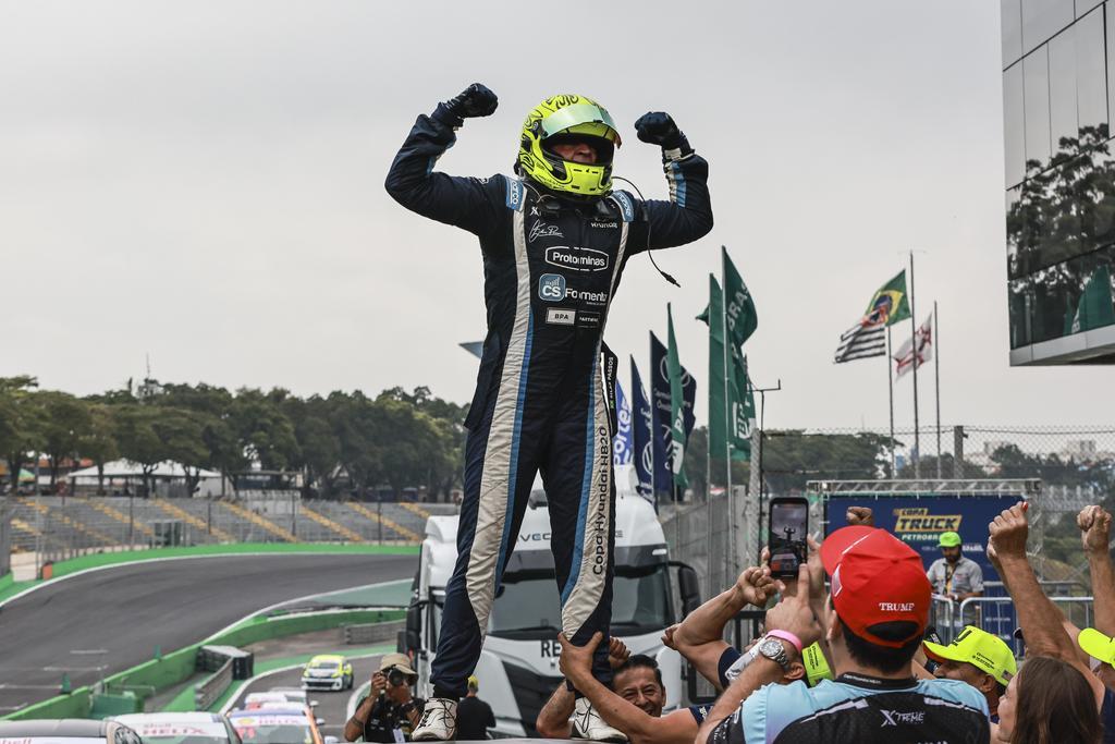 Silas Passos vence em Interlagos