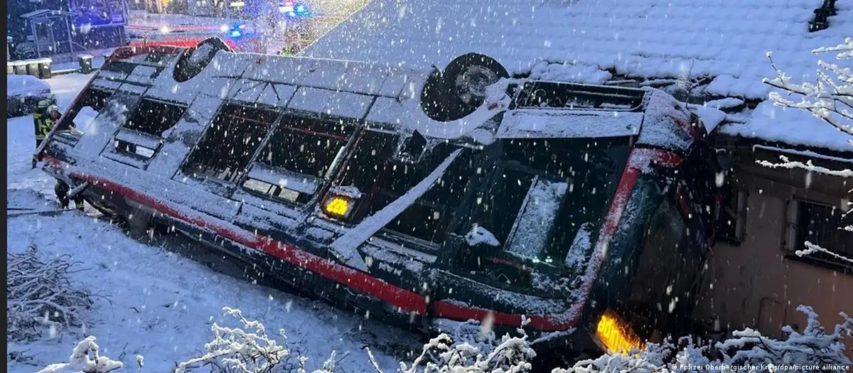 Neve e gelo causam transtornos na Alemanha