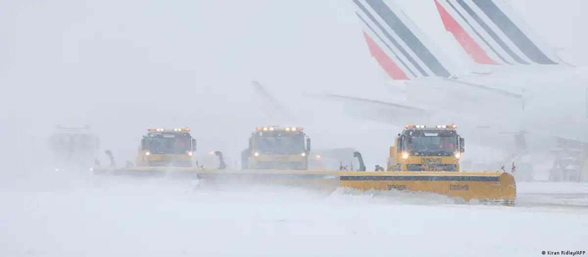 Neve e gelo paralisam aeroportos e provocam caos na Europa