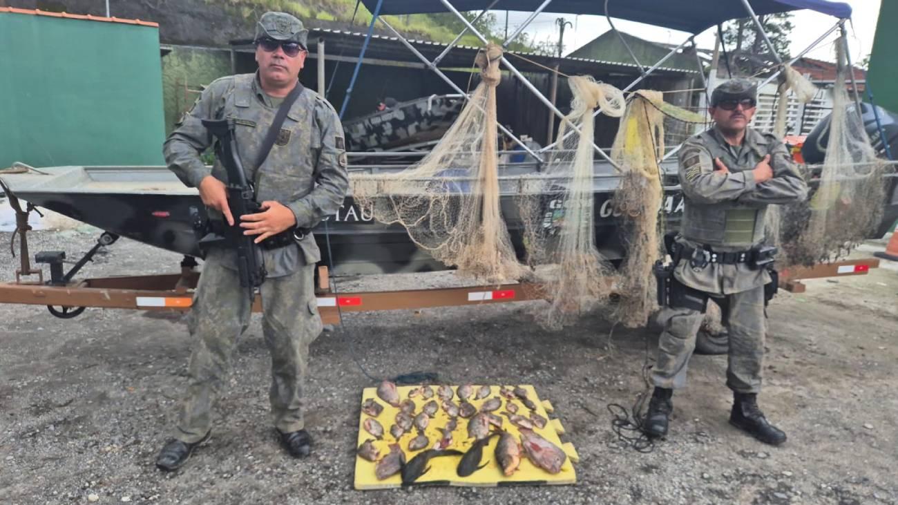 Em São Bernardo, GCM Ambiental apreende 6 tarrafas e resgata 32 peixes vivos retirados da Billings