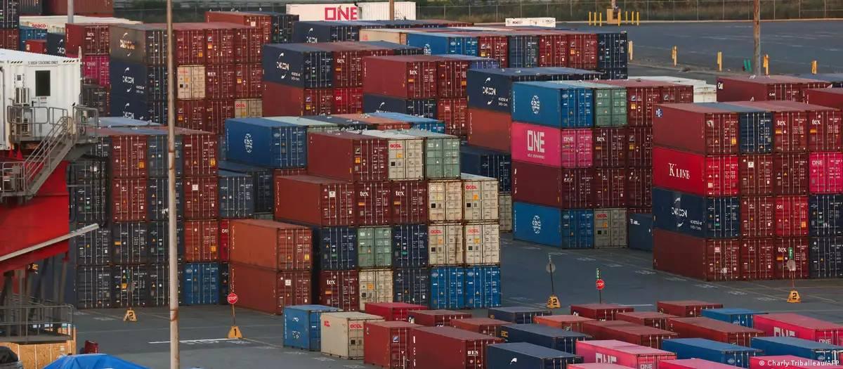 EUA começam a aplicar taxa de 10%, apesar de anúncio de 15%