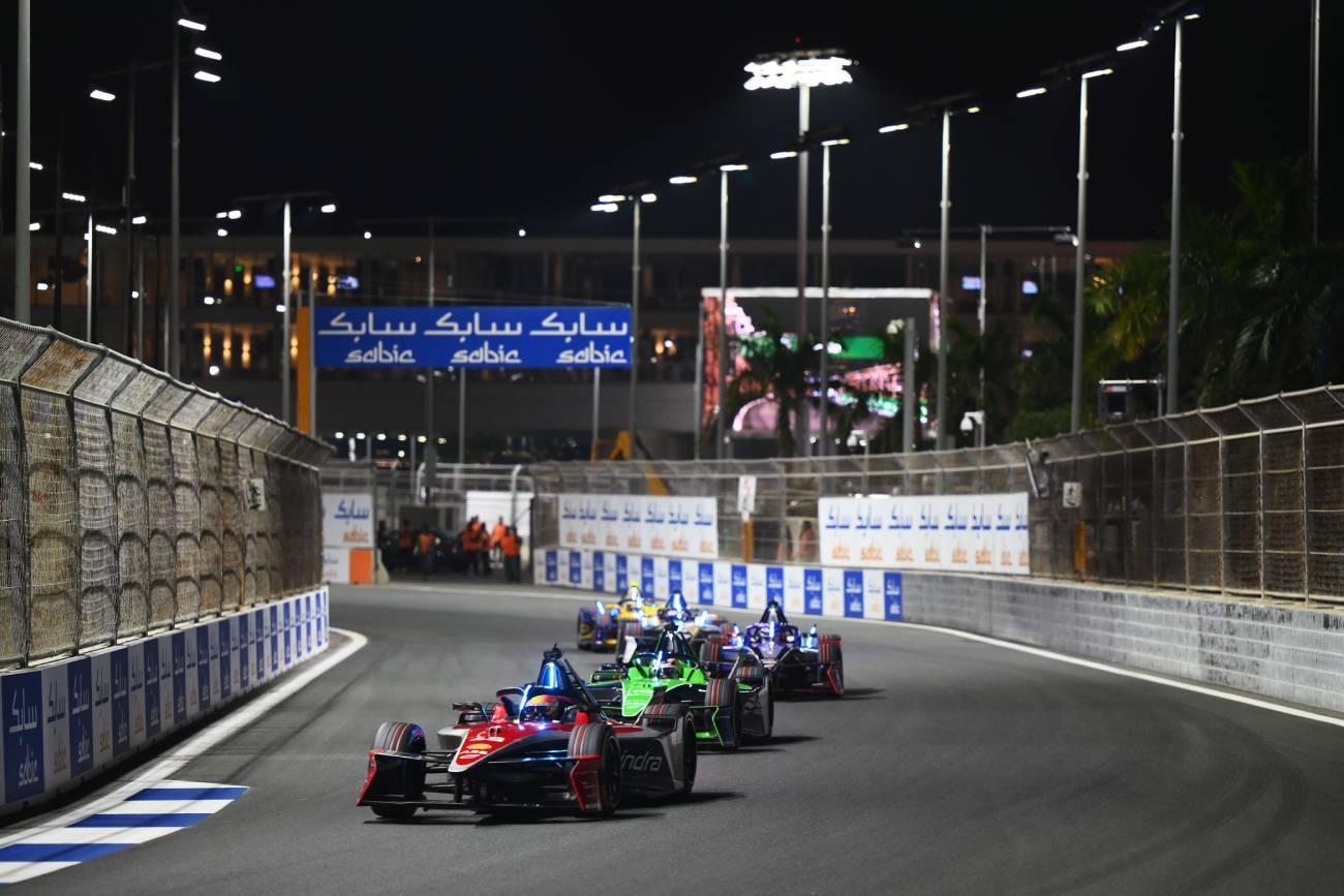 Fórmula E encara o Circuito de Corniche para primeira rodada dupla da Temporada 2025/26; veja o guia do E-Prix de Jeddah