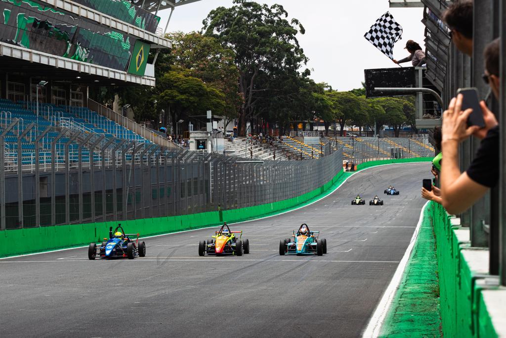 Fórmula eVolution: Suenaga e Assumpção vencem na abertura da temporada em Interlagos