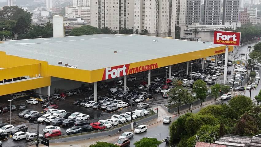 Fort Atacadista São Bernardo promove ação social com motoclube e arrecadação solidária