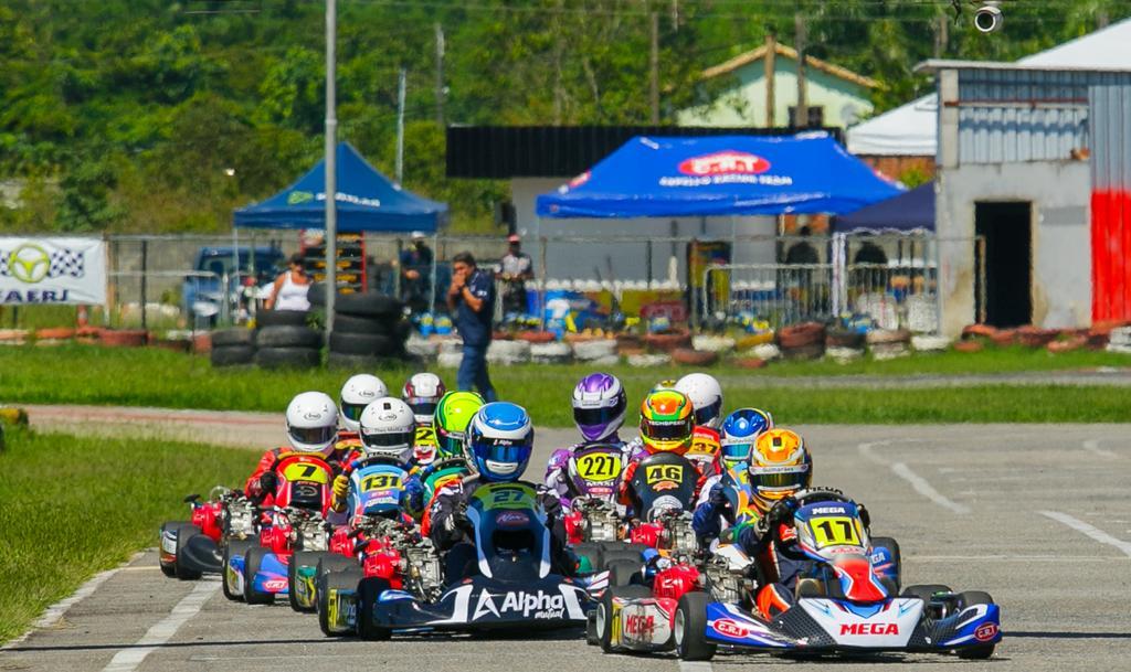 Guapimirim recebeu 66 pilotos para a disputa da 1ª etapa do Campeonato Estadual de Kart do Rio de Janeiro