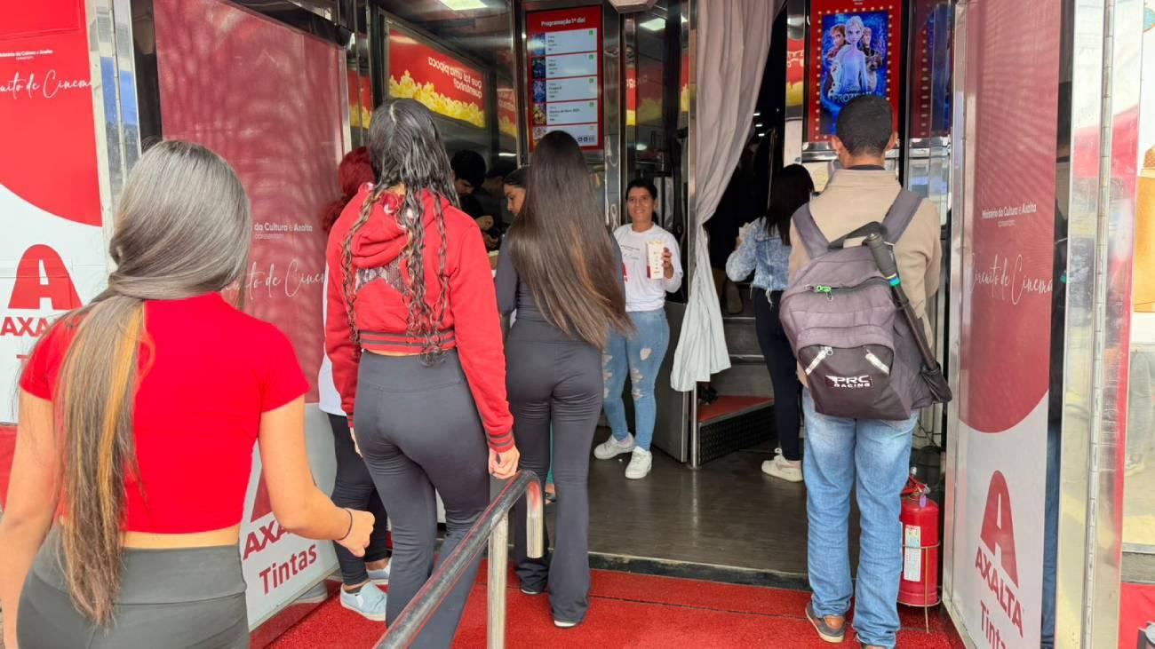 Guarulhos recebe carreta cultural com cinema gratuito