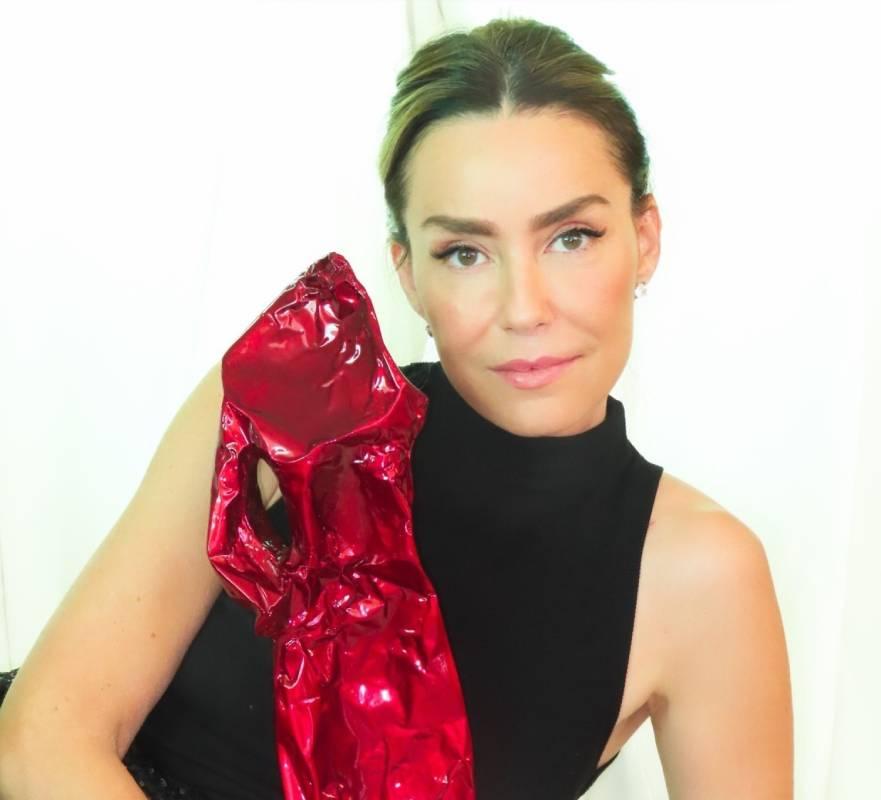 Mylene Costa retorna ao Brasil para sua primeira exposição individual