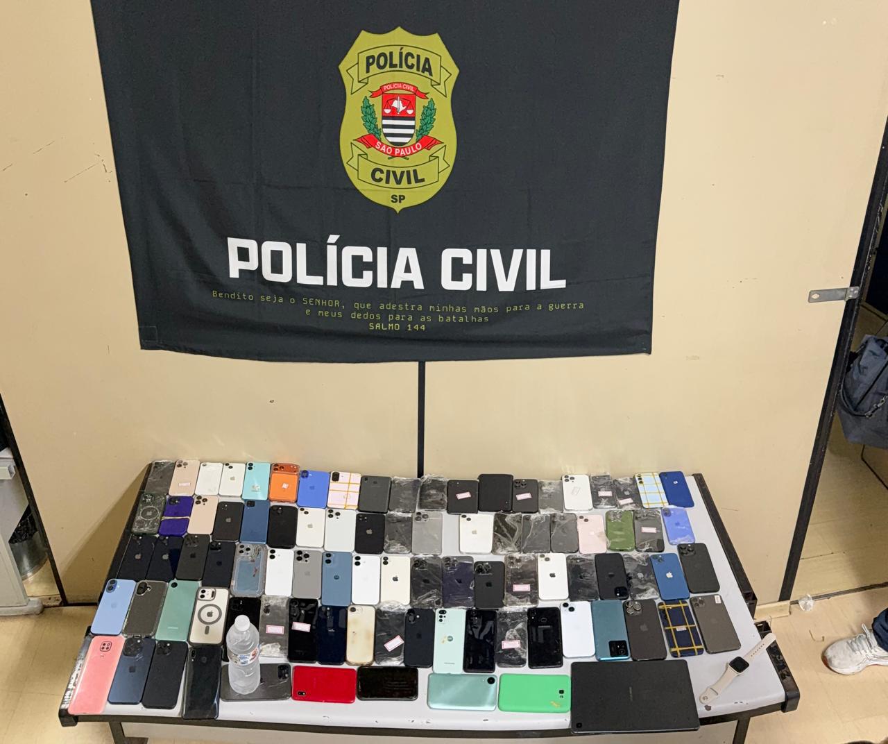 Operação da Polícia Civil apreende quase 90 celulares furtados em hotel no centro de SP