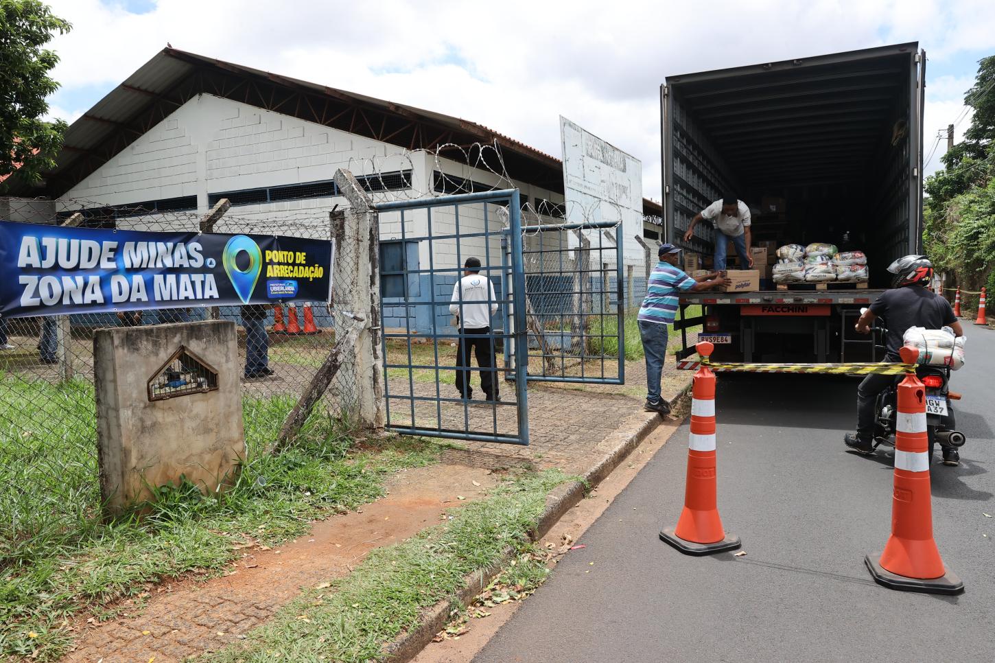 Prefeitura de Uberlândia envia primeira remessa da campanha de doações para famílias atingidas pelas chuvas na Zona da Mata