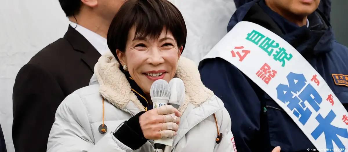 Premiê Sanae Takaichi obtém ampla vitória no Japão
