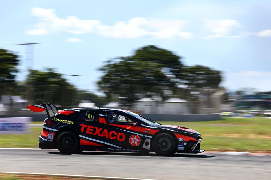 Arthur Leist salva pontos na corrida Principal na abertura da Stock Car em Curvelo