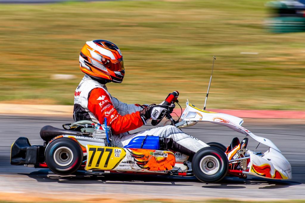 Bruno de Sá superou problemas, venceu e assumiu a liderança da Copa São Paulo Light de Kart