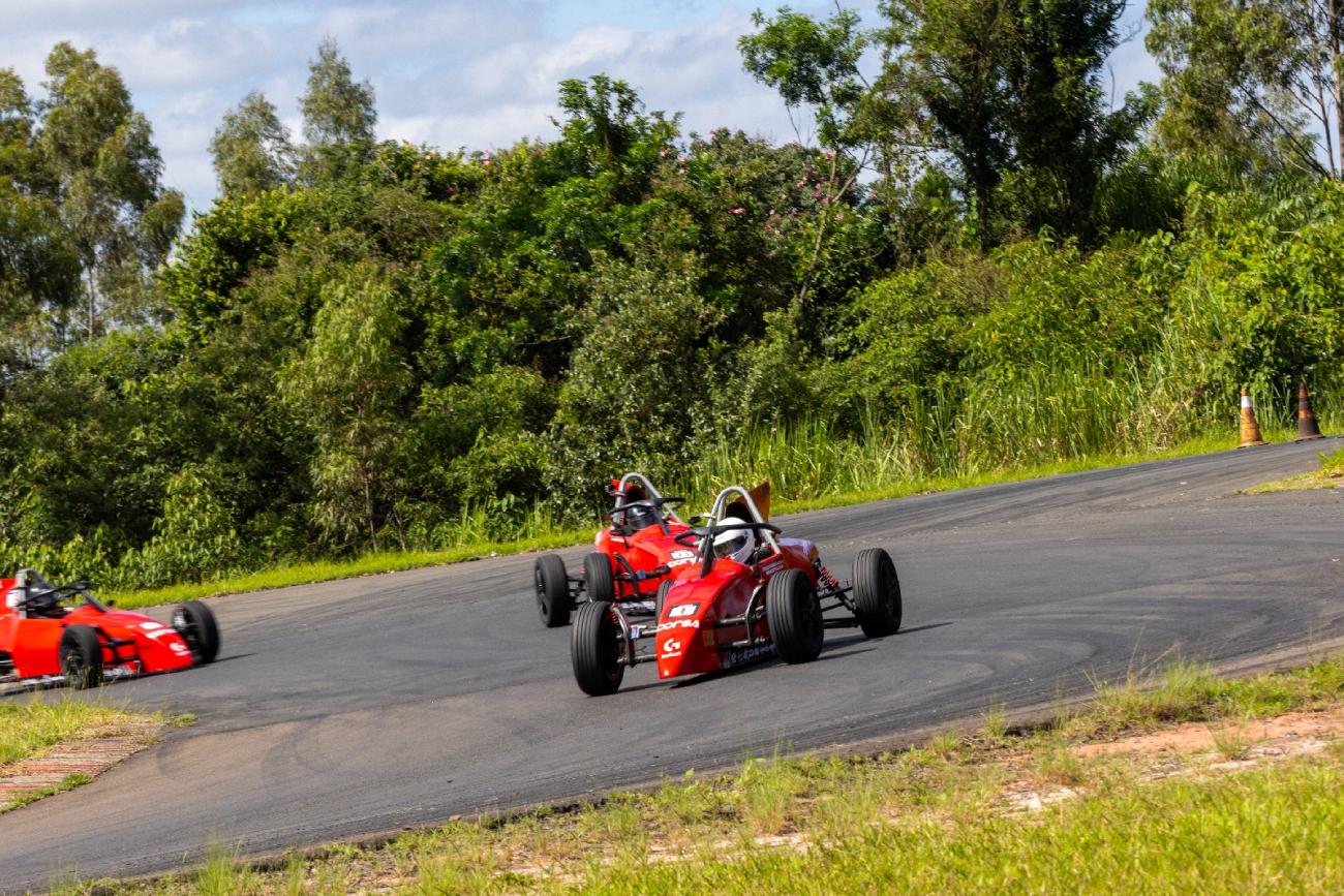 Desafio AMIKA Fórmula Vee-ECPA estreia com sucesso para revelar novos talentos do automobilismo
