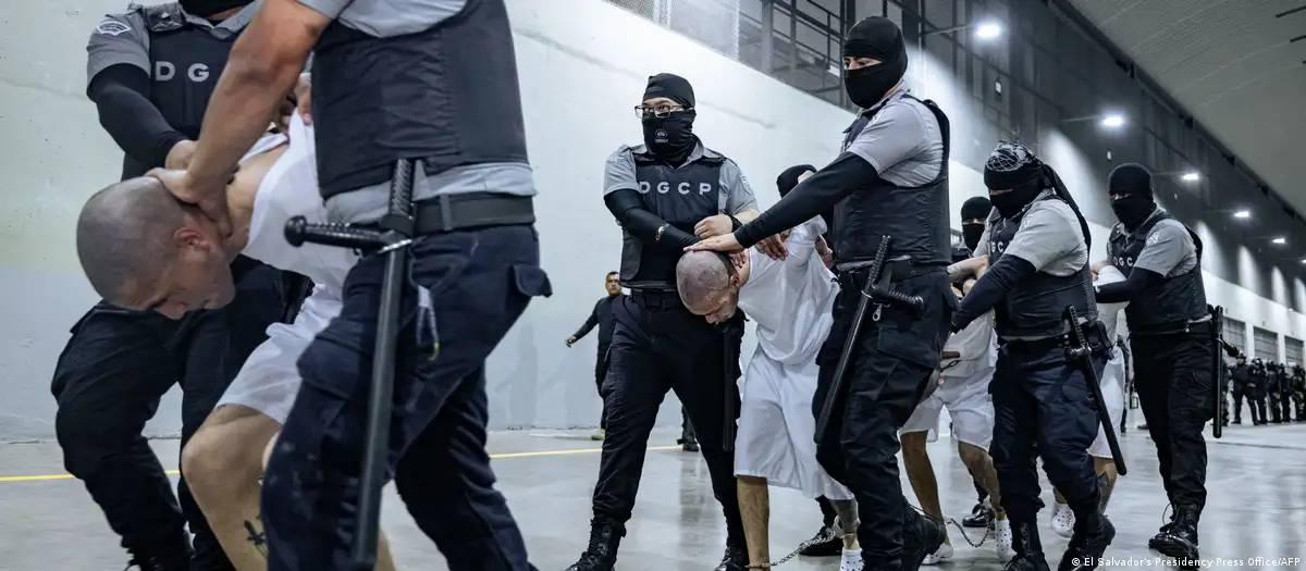 El Salvador aprova prisão perpétua para menores de idade