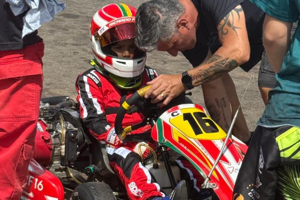 Entre toques e pista molhada, Ricardo Forte mostra garra e fecha no top 12 no Paulista Light