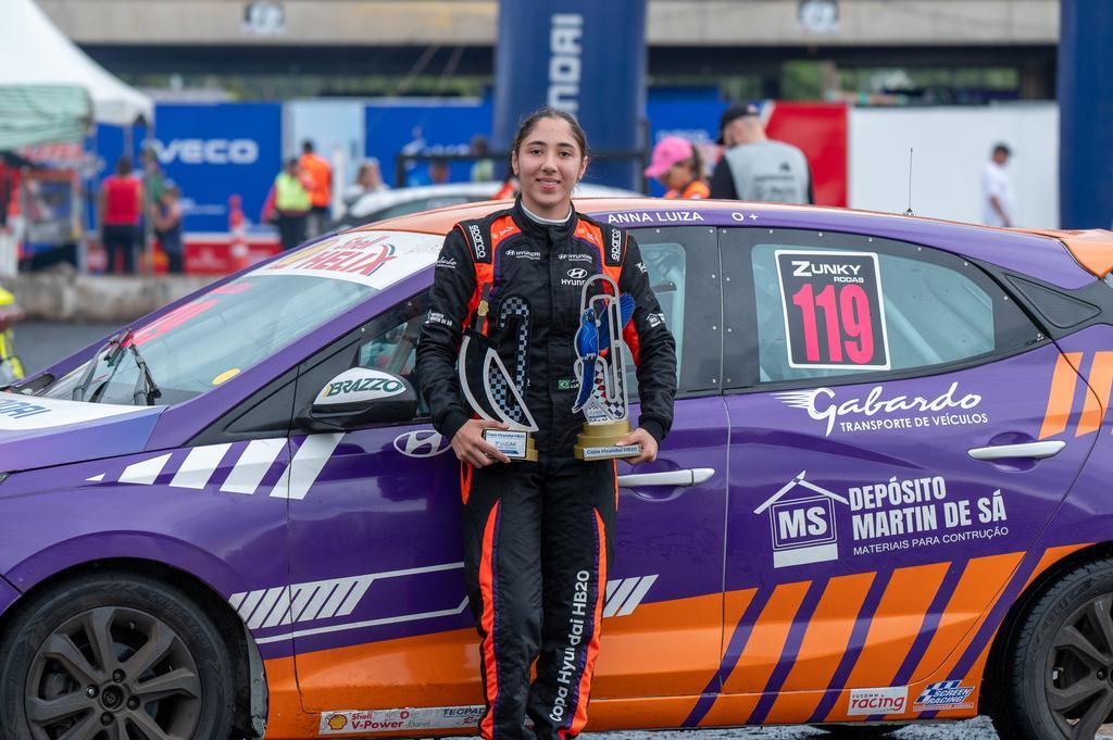Estreia com pódio: Anna Luiza Pimpão brilha entre as 