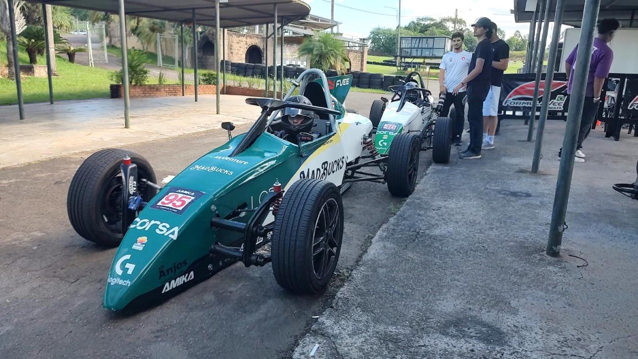 João Alécio estreia no automobilismo com pole e vitória em novo campeonato da Fórmula Vee