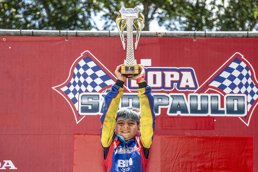 JP Simões dá espetáculo na abertura do Paulista KGV e conquista duas vitórias em Cotia