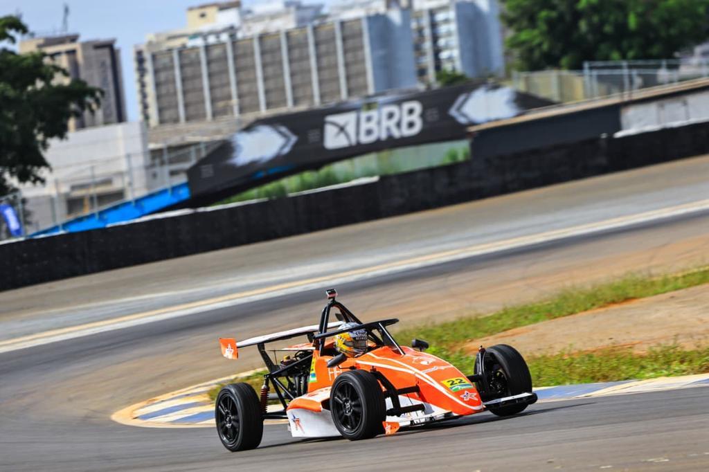 Monteiro deixa Brasília na liderança da F1600