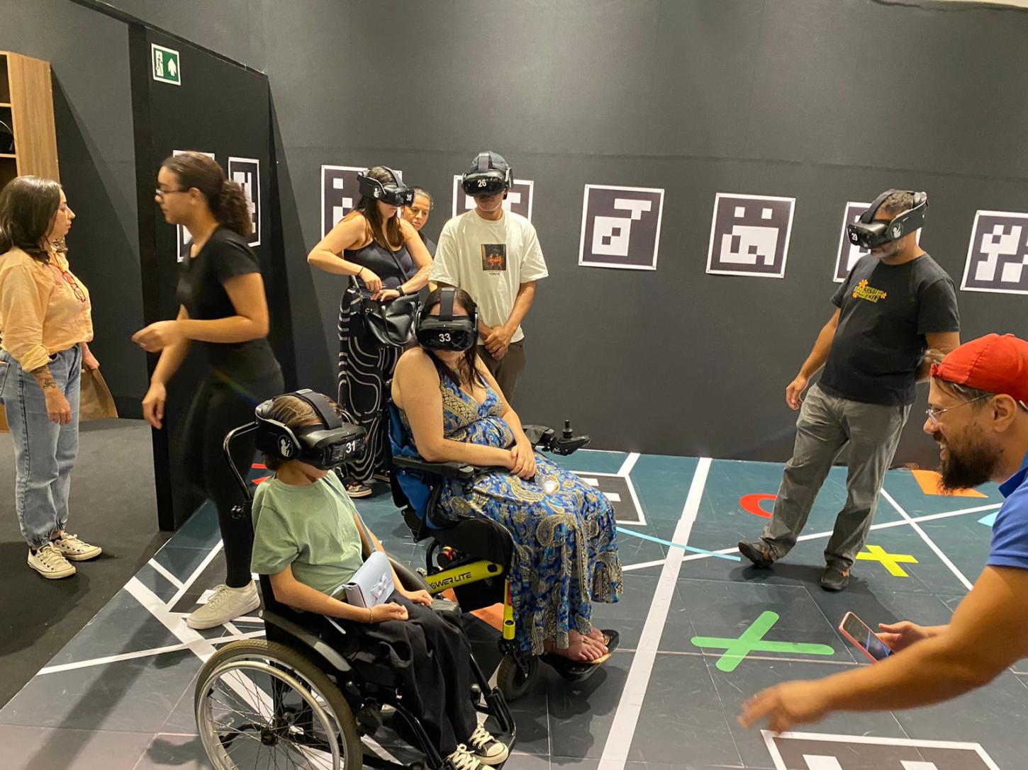 Pacientes da AACD visitam exposição imersiva Napoleão no Uberlândia Shopping em ação de inclusão cultural