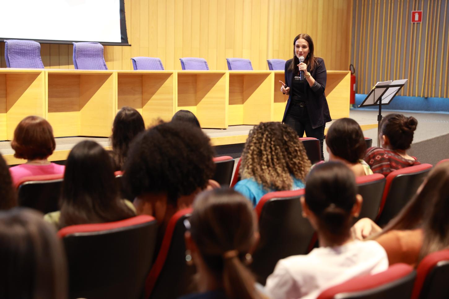 Prefeitura promove palestra em celebração ao Dia Internacional da Mulher
