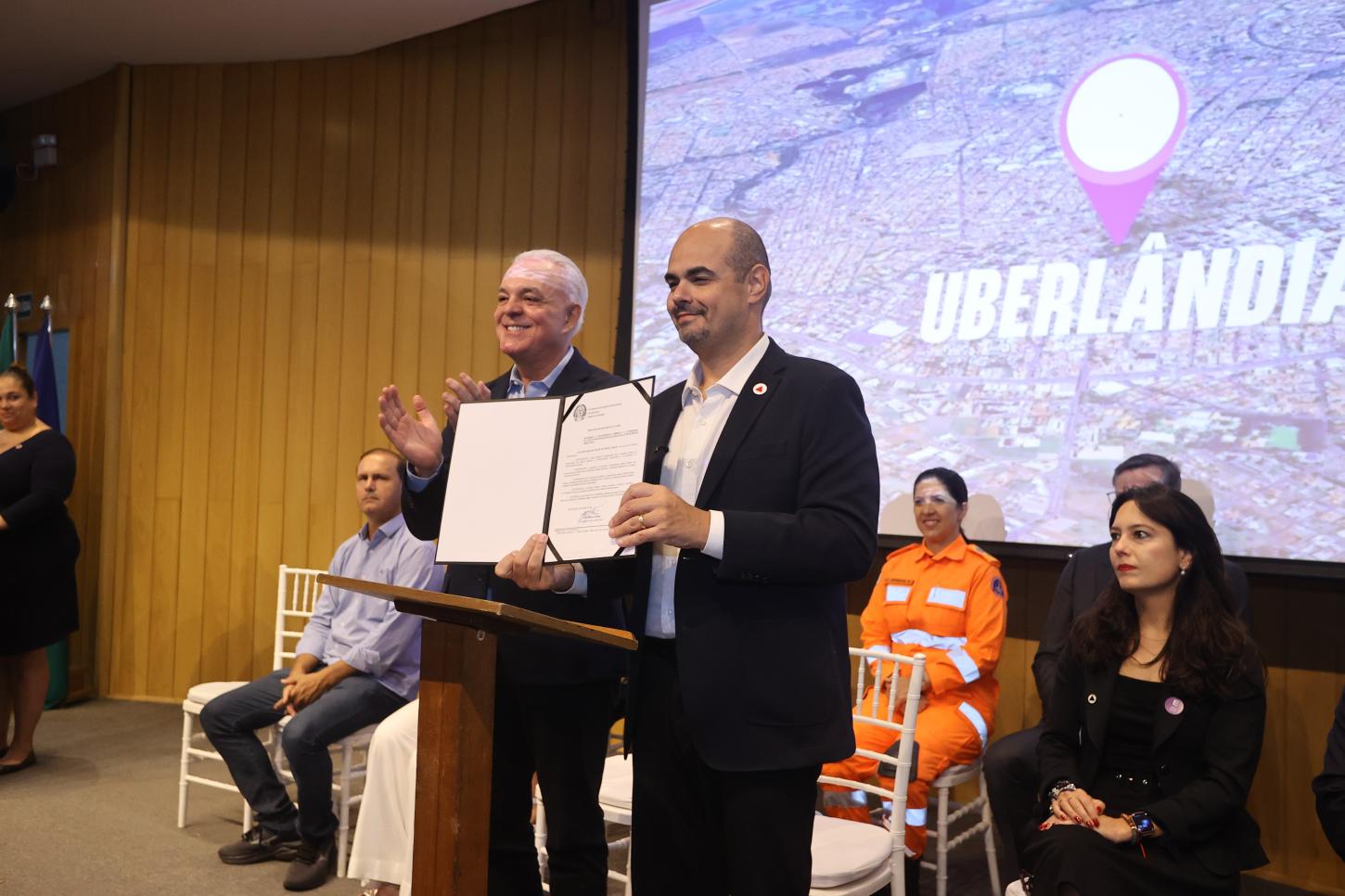 Prefeitura sedia solenidade de transferência simbólica da capital de Minas Gerais para Uberlândia