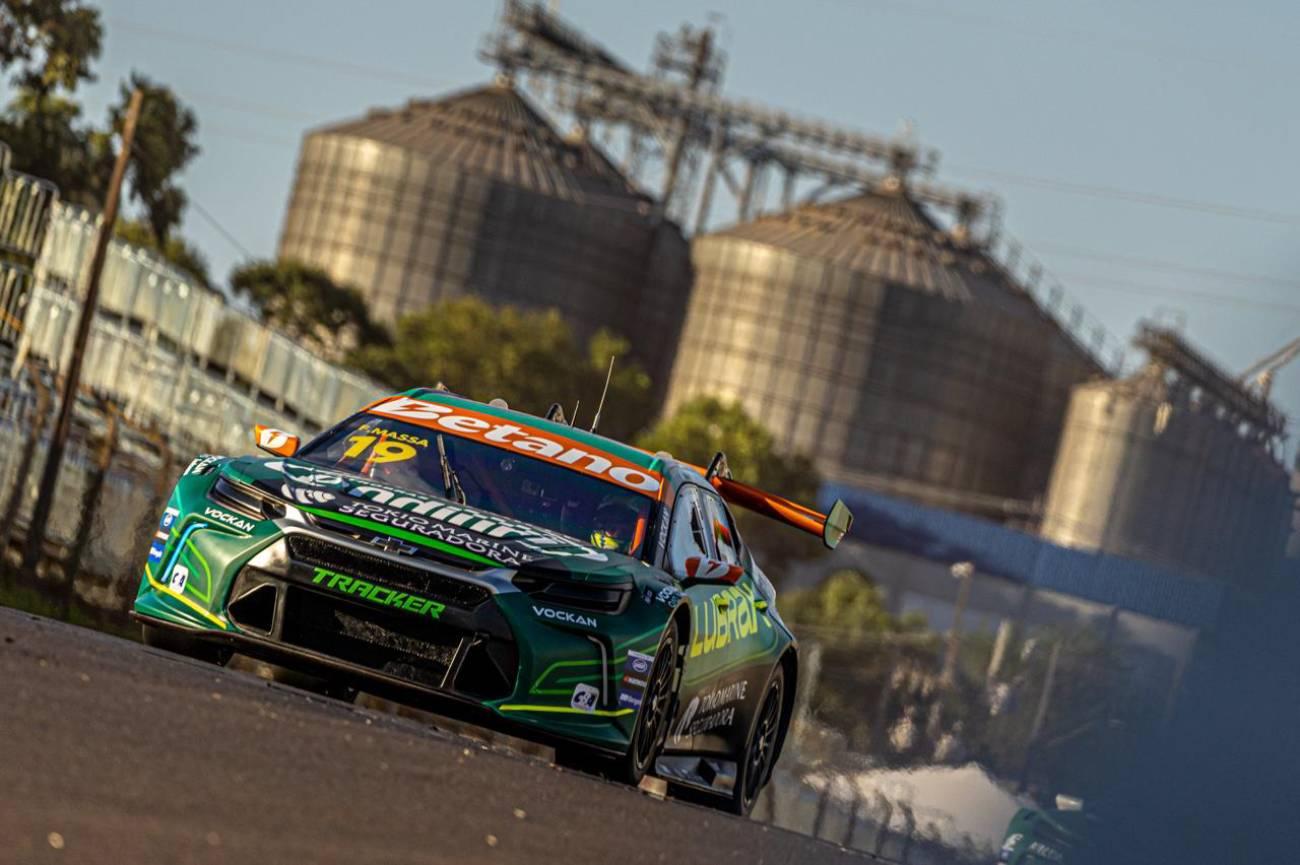 Time Lubrax TMG coloca os dois carros no top-10 do classificatório em Cascavel