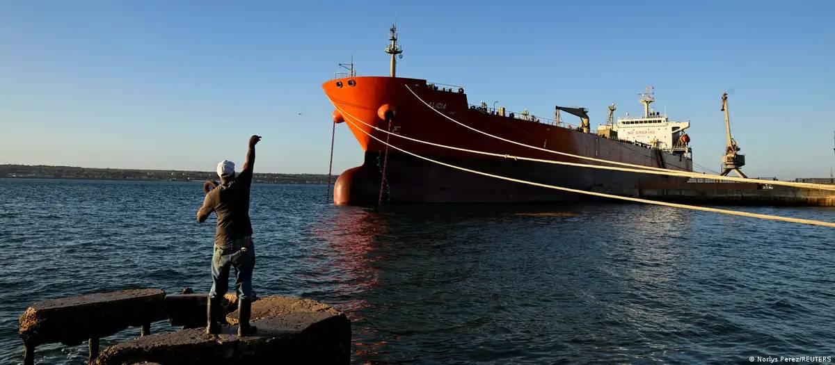 Trump recua e autoriza Cuba a receber petróleo da Rússia