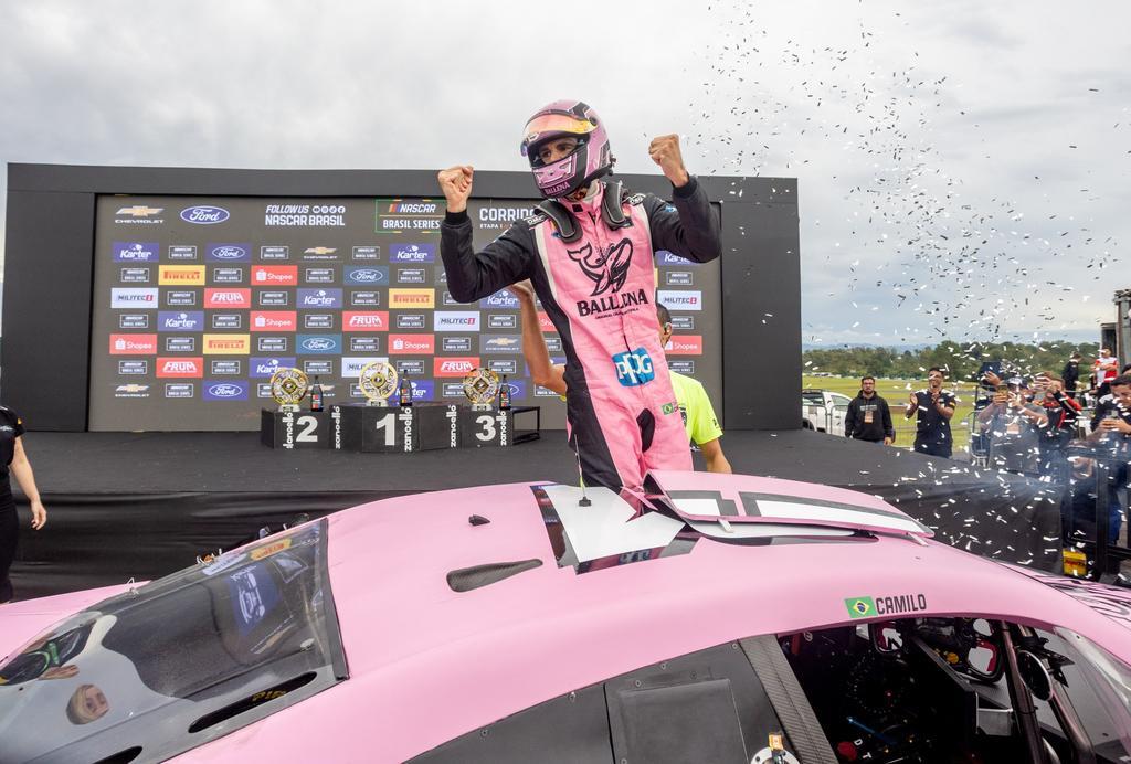 A era RiSE26 começa com vitória de Thiago Camilo na NASCAR Brasil